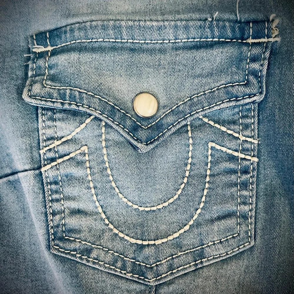 True Religion, Blue Denim, Boyfriend, Snap Closure Shirt. Size: M. Like New! - Picture 2 of 4